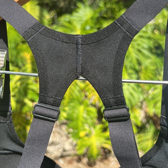 BNWT Victoria’s Secret Incredible Max Sports Bra 32C - Picture 4 of 7